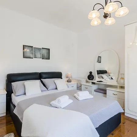 Santa Barbara Case de vacanță Drivenik