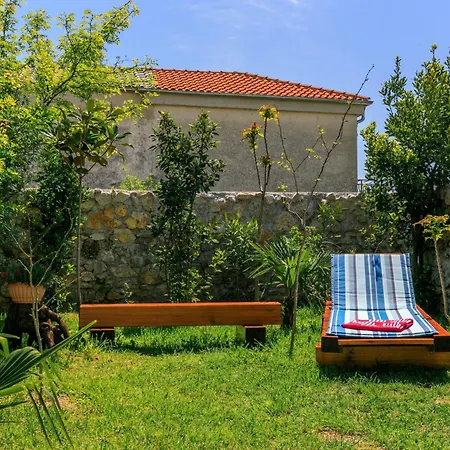 Santa Barbara Case de vacanță Drivenik