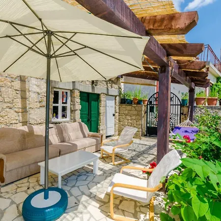 Case de vacanță Santa Barbara Drivenik